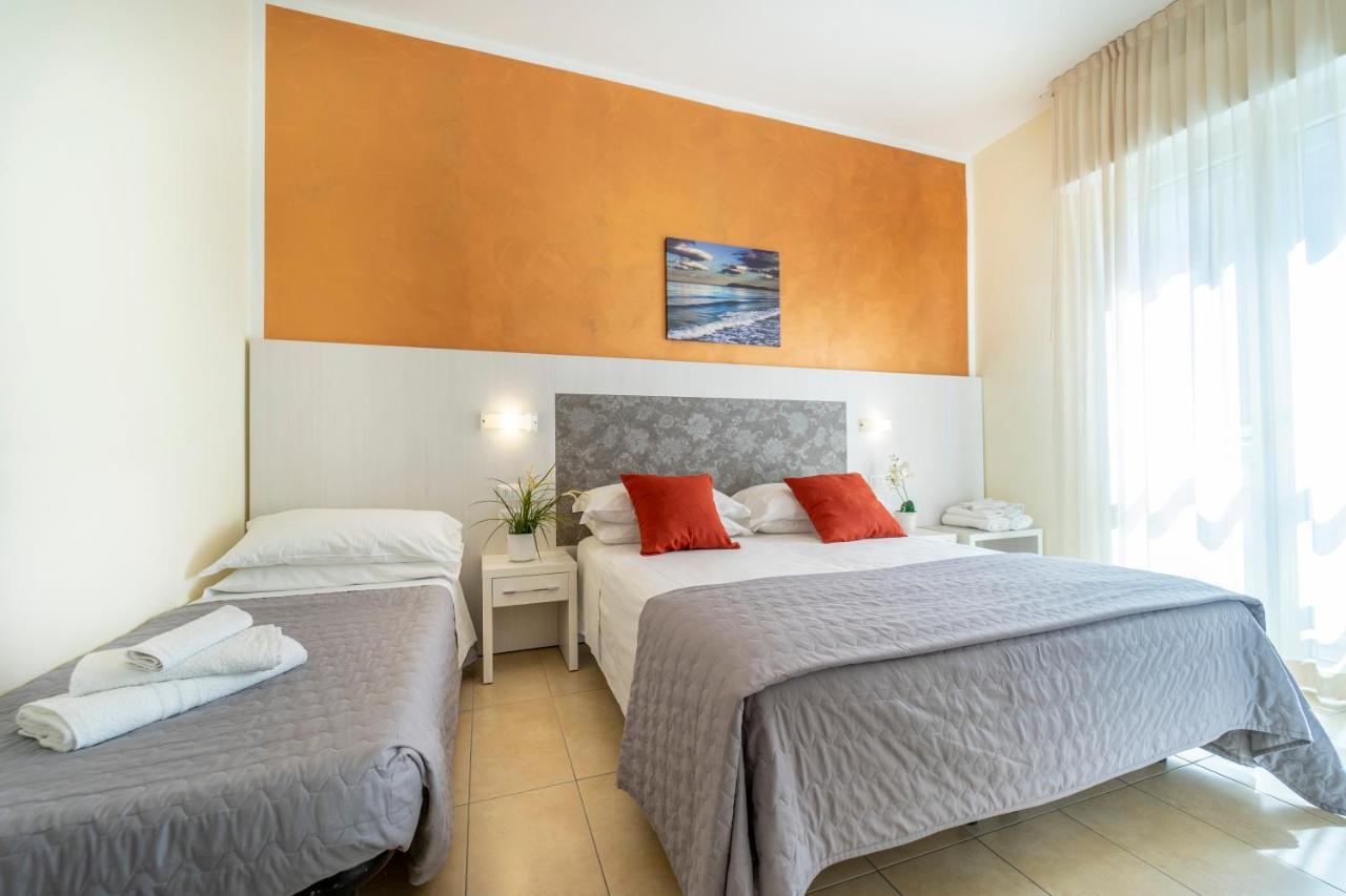 Hotel Romagna Riccione Esterno foto