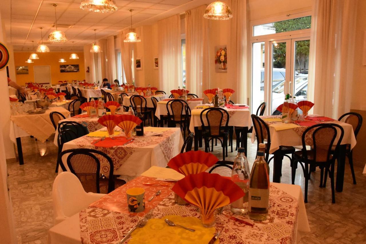 Hotel Romagna Riccione Esterno foto